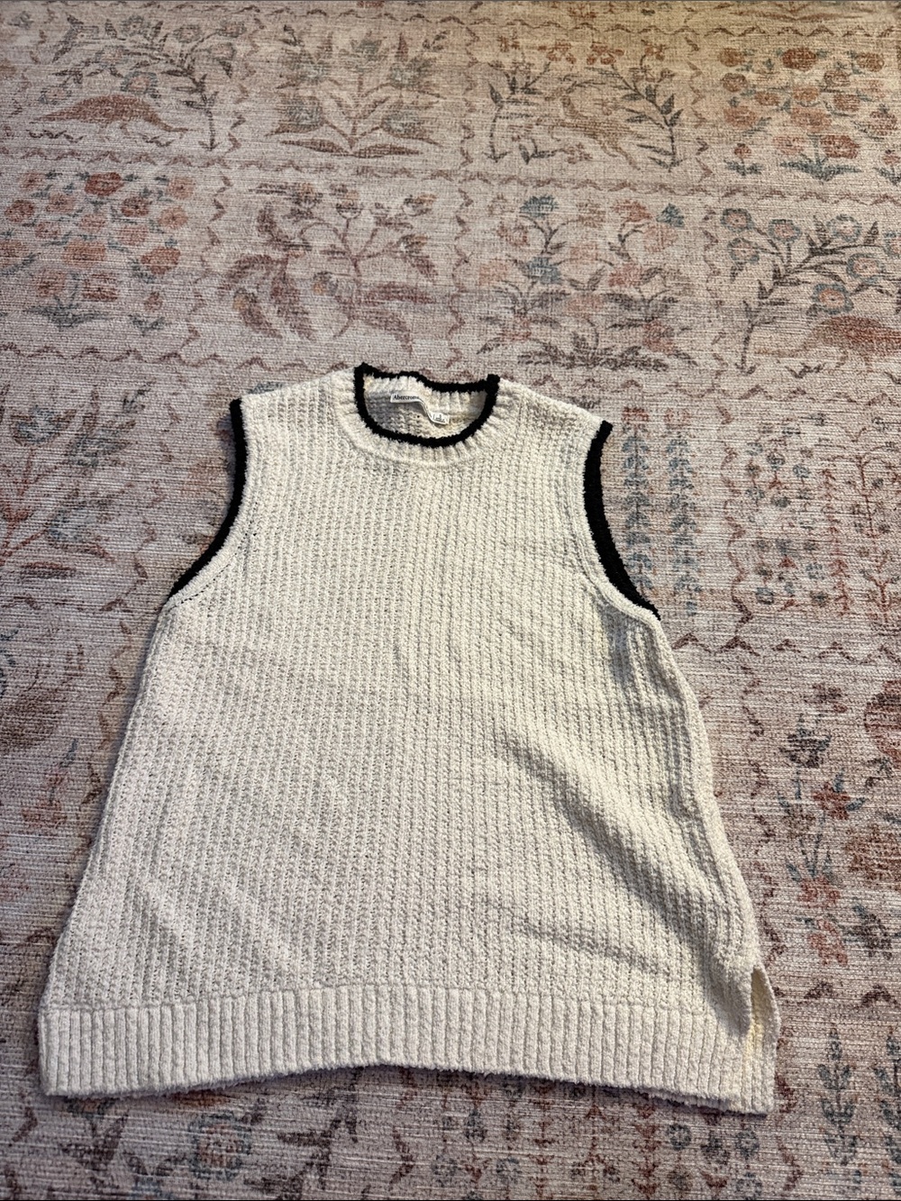 Abercrombie & Fitch Cream Knit Sleeveless Sweater with Black Trim